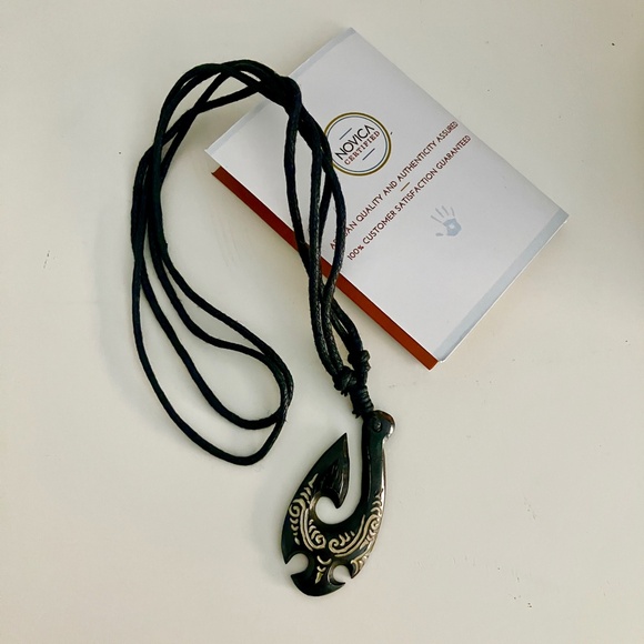 NWT Novica beach surfer necklace carved bone fish hook unisex brown & white - Picture 2 of 5